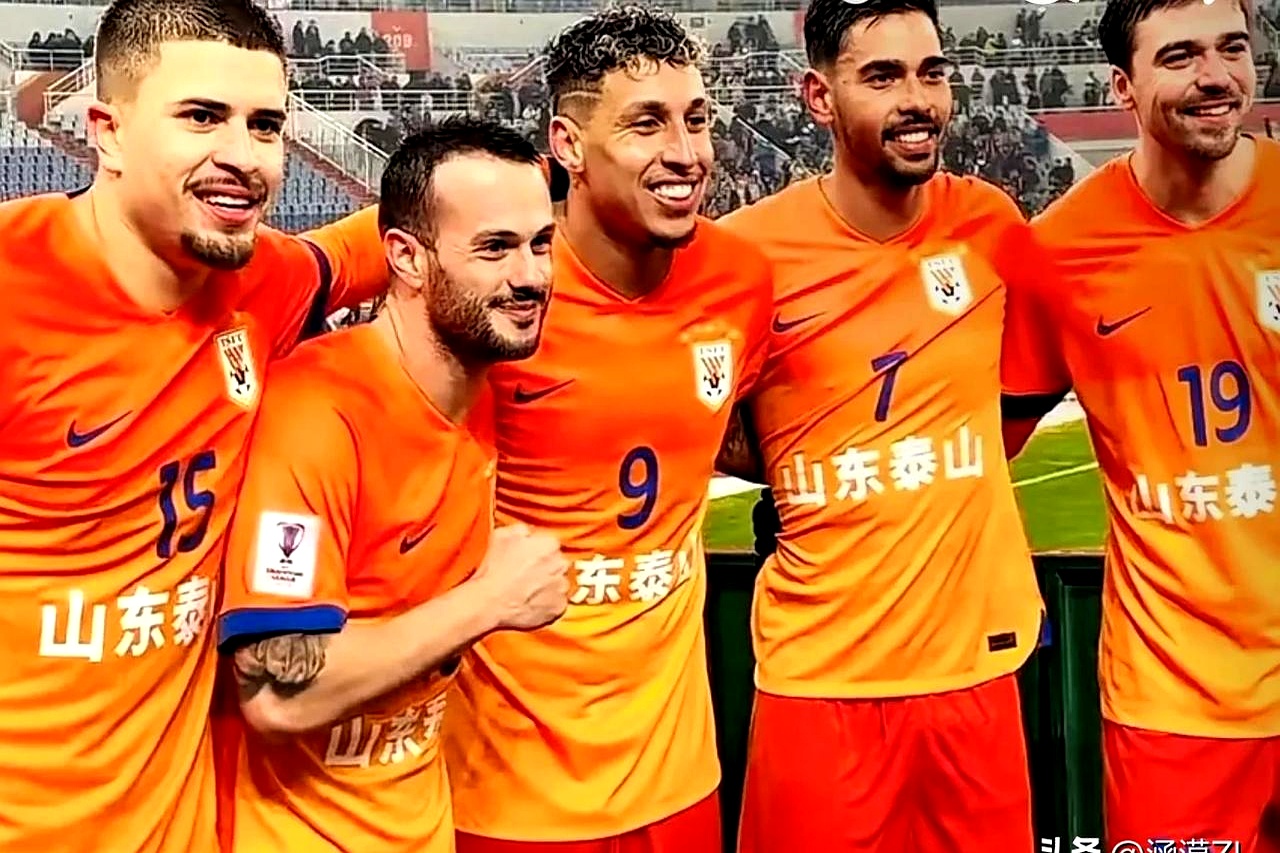 爱游戏- 费内巴切足球阵容 